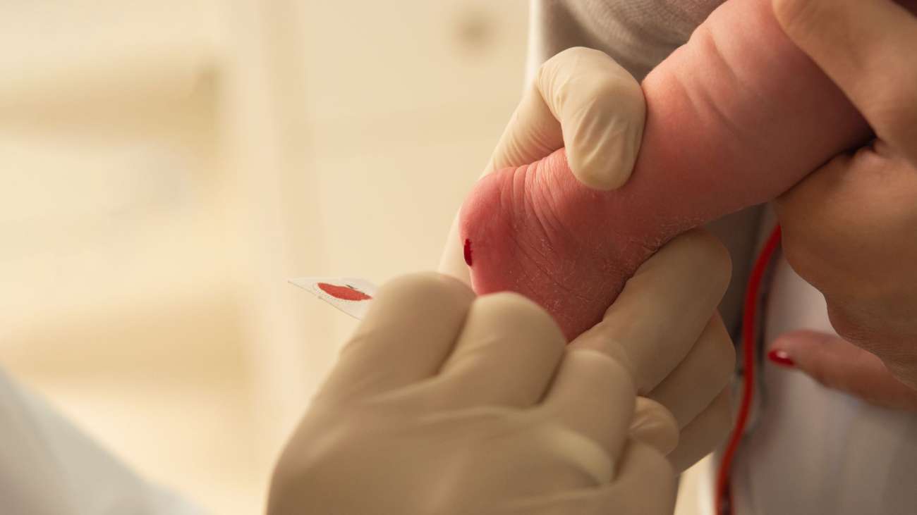 What Are the Symptoms and Causes of Hypoglycemia in Newborns