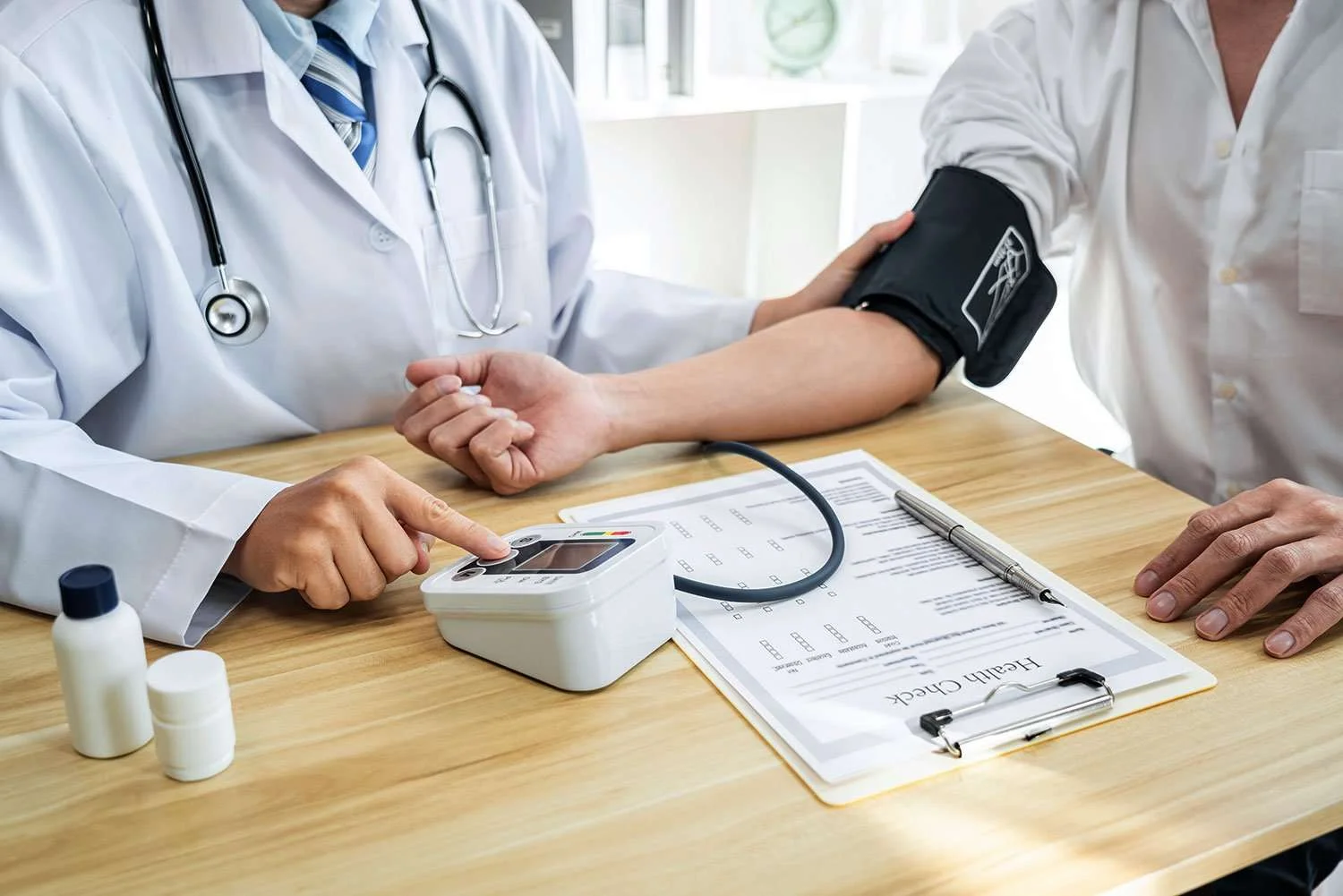 Is There a Link Between High Blood Pressure & Type 2 Diabetes?
